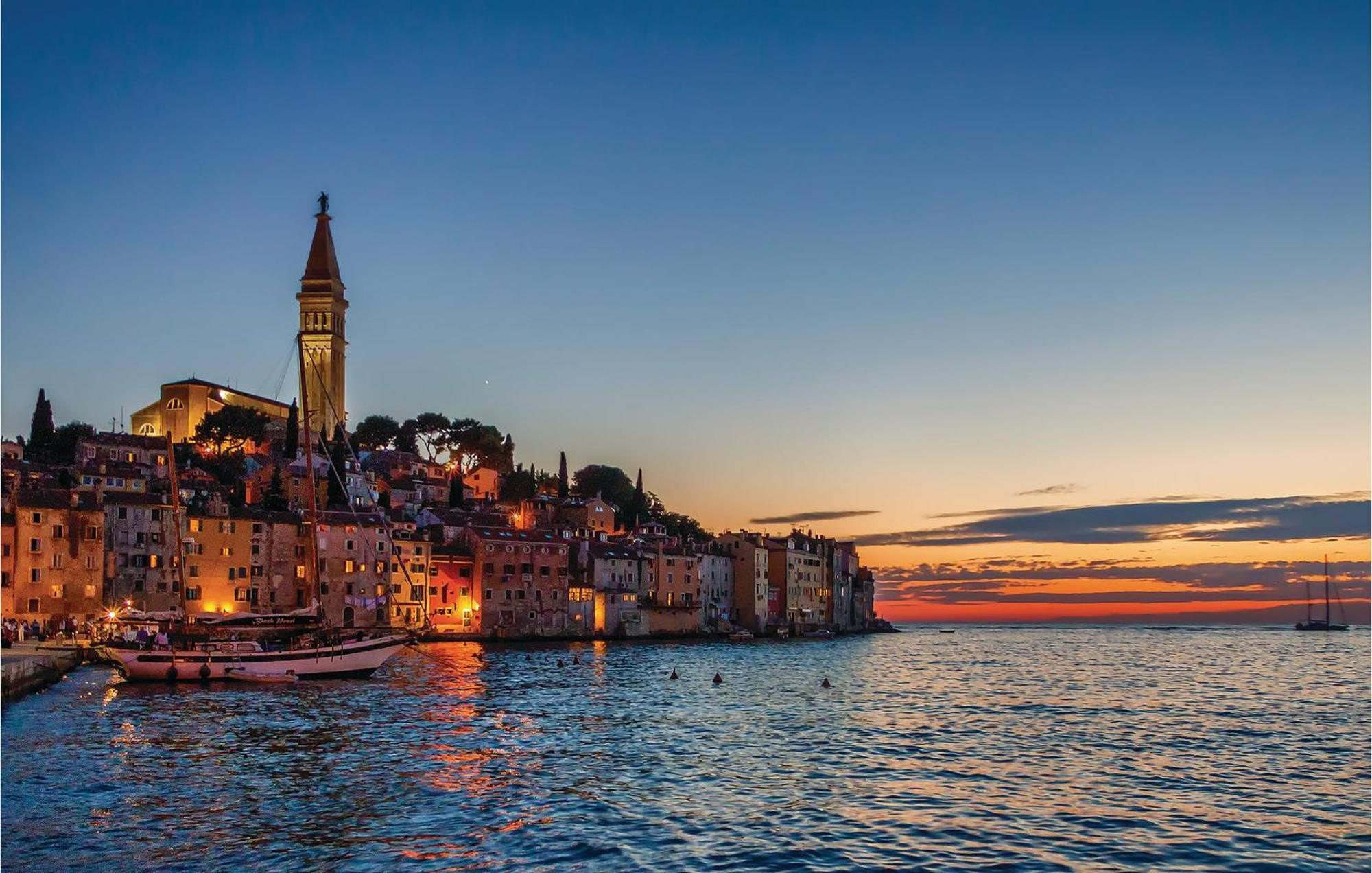 Amazing Apartment In Rovinj With Wifi מראה חיצוני תמונה